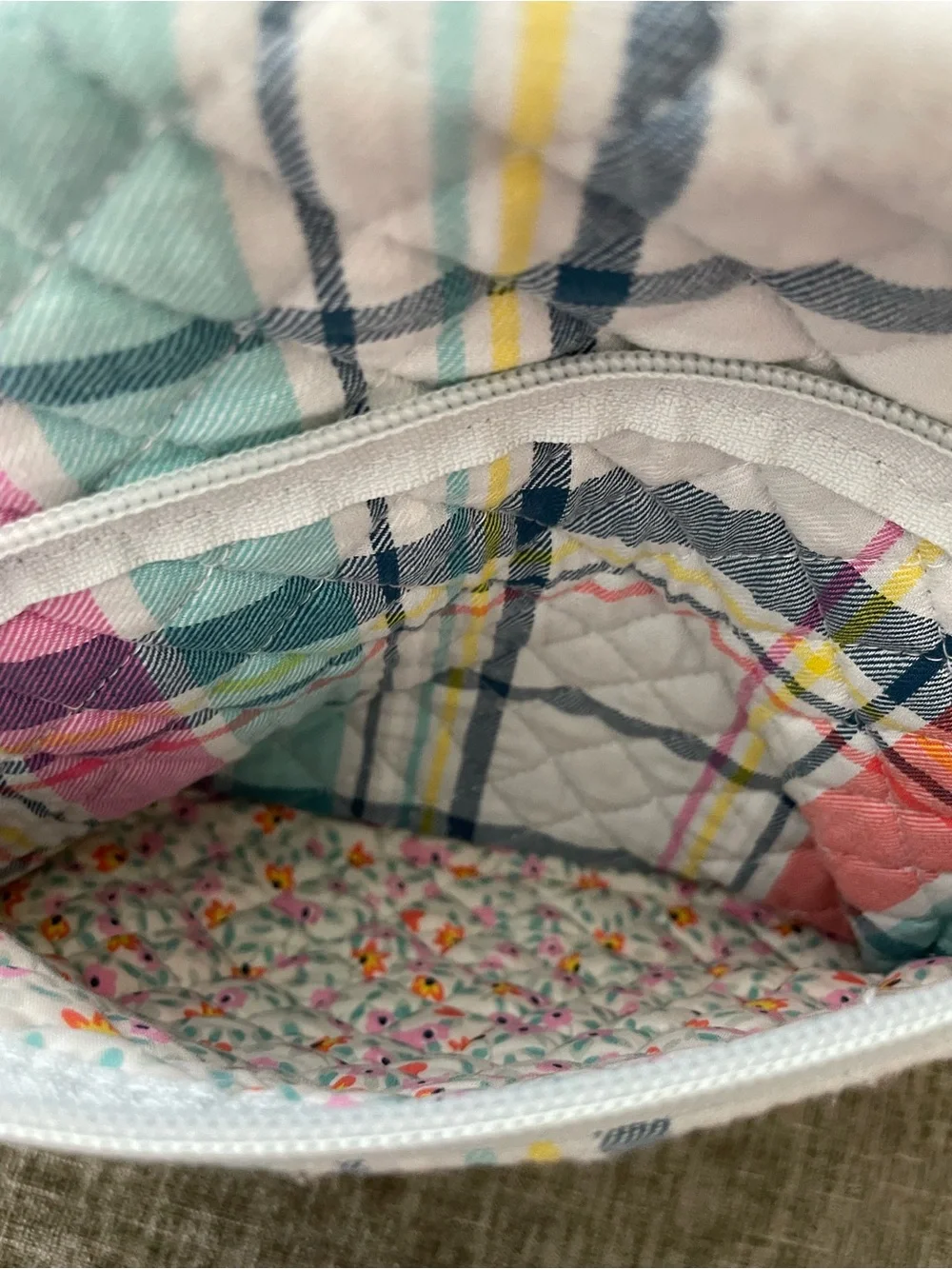 LIKE NEW Vera Bradley Pastel Plaid Large Travel Cosmetic Bag - Pink, Mint, Coral